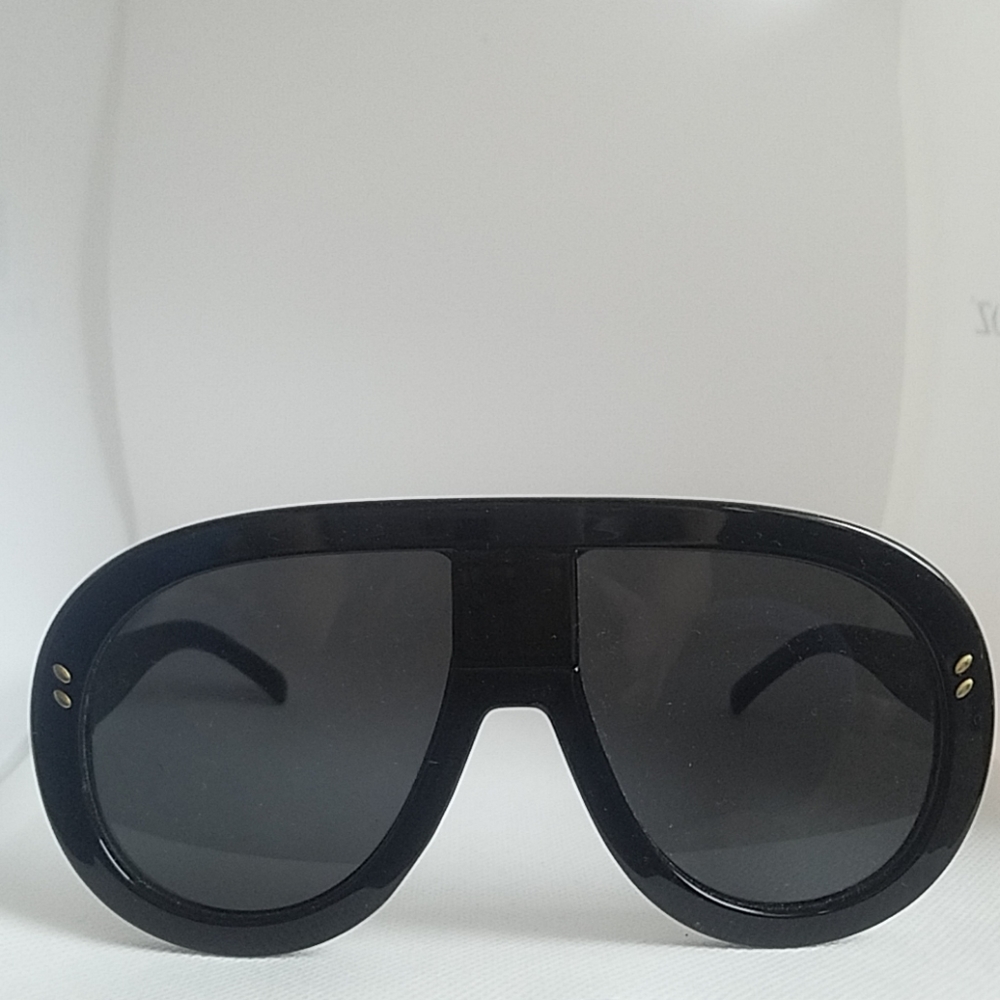 Womens oversized black sunglasses